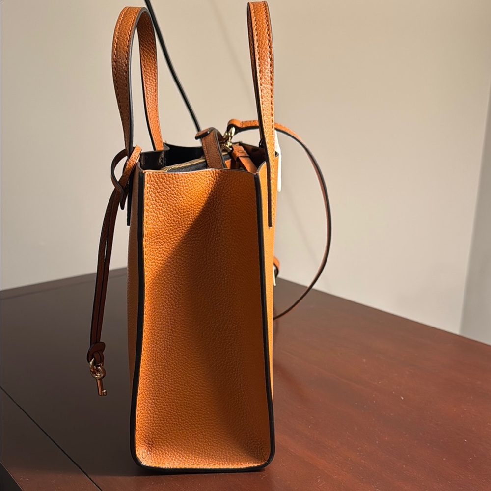 NWOT Marc Jacobs Brown Leather Tote with Gold Hardware - Picture 4 of 4